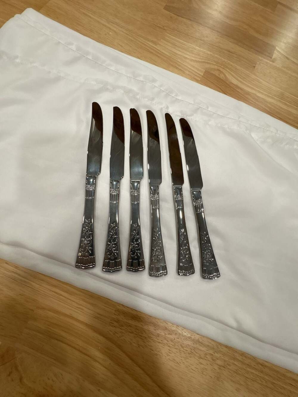 Temp-tations Floral Lace Pattern Stainless Steel Dinner Knives (Set of 6)